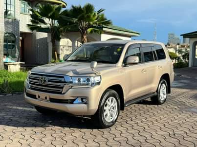 A picture of TOYOTA LANDCRUISER LC200