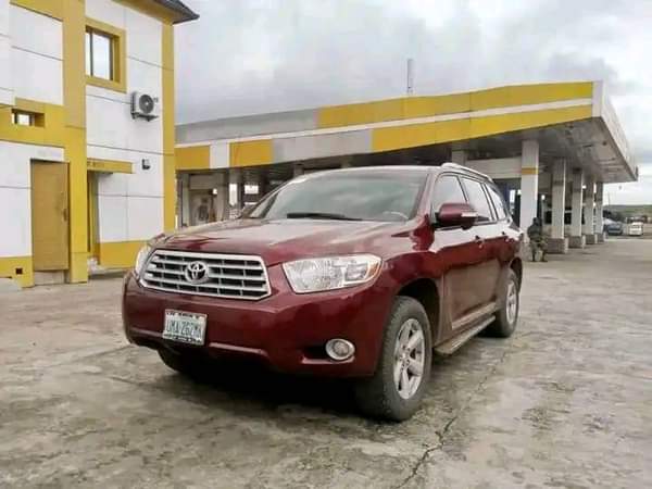 A picture of Highest grade Toyota Highlander 09 10 model Everything is intact