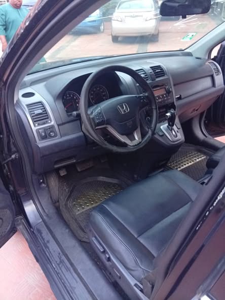 A picture of HONDA CR V