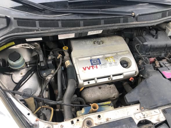 A picture of Toyota sienna few months used for sale price 9 5m