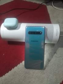 A picture of Samsung S10 plus