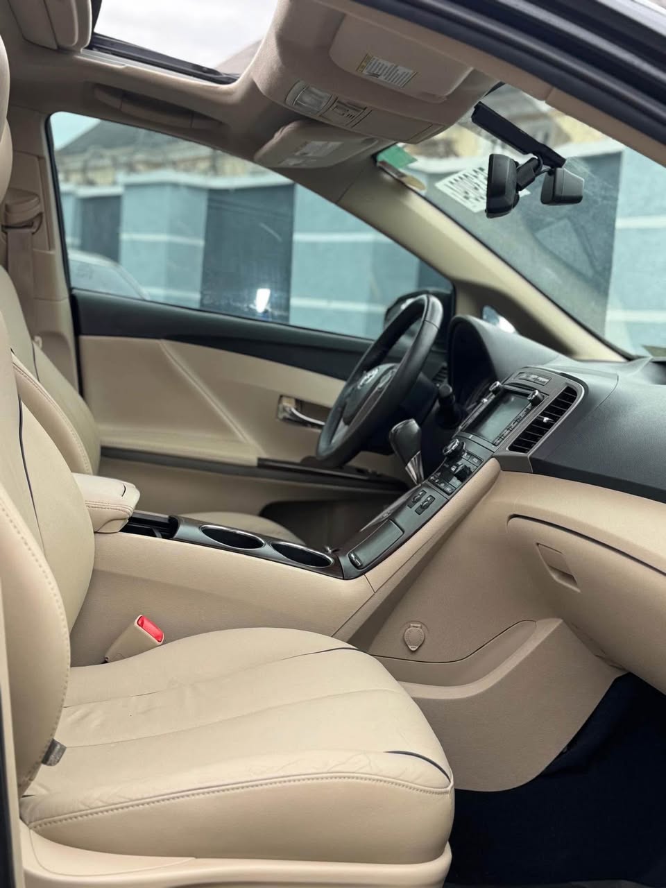 A picture of Foreign used accident free 2014 Toyota Venza Limited