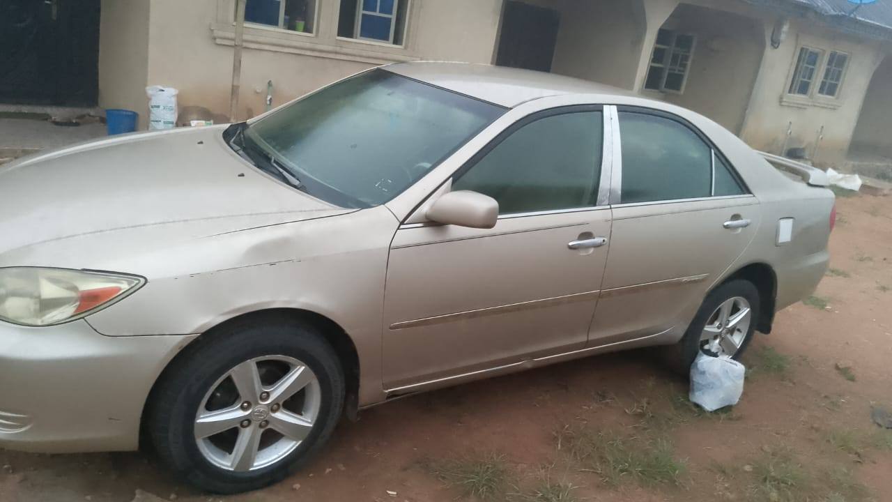 A picture of Toyota Camry 04 engine and gear OK ac needs attention