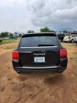 A picture of Clean Porsche Cayenne 2005 model 5m net price Neatly used