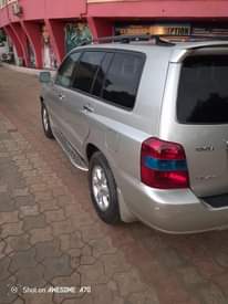 A picture of 06 Toyota Highlander