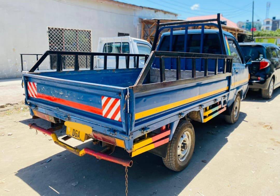 A picture of 0718814007 TOYOTA TOWNACE ENGINE 5K Caburator Manual Bei 10.8M
