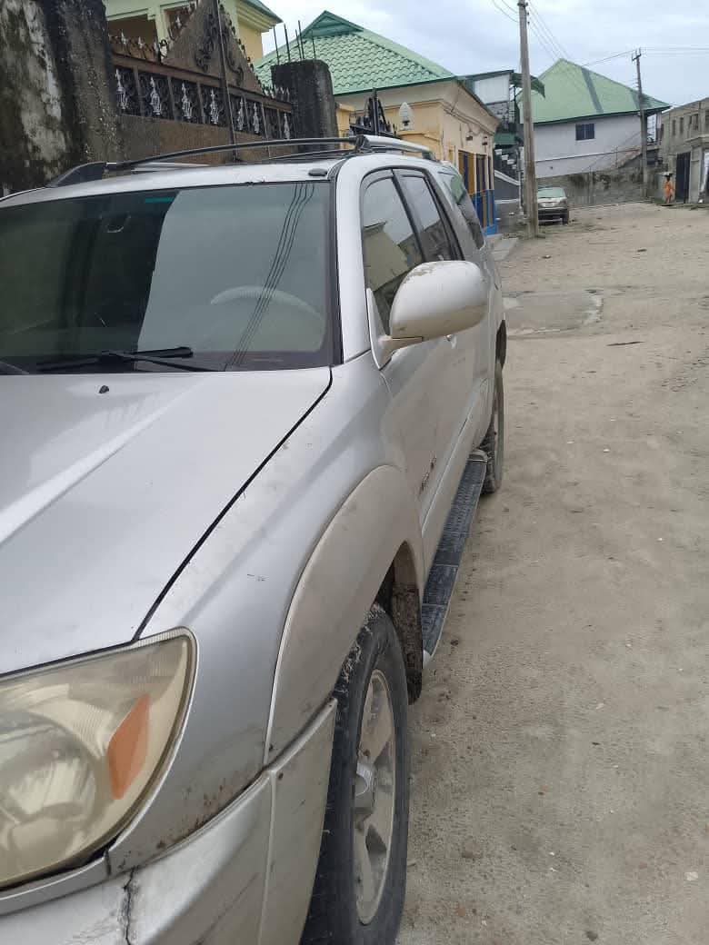 A picture of 2005 Toyota 4runner
