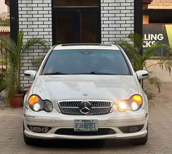 A picture of SUPER CLEAN MERCEDES BENZ C32 AMG