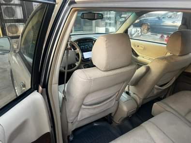 A picture of Toyota Highlander 2005 first body Baked Everything working fine 3rolls