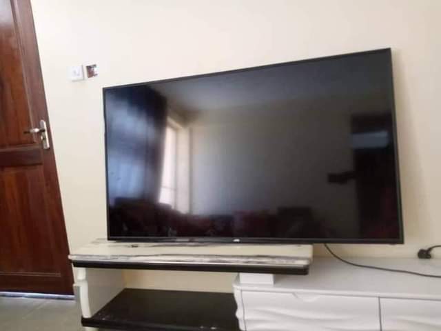 A picture of Boss smart tv 65