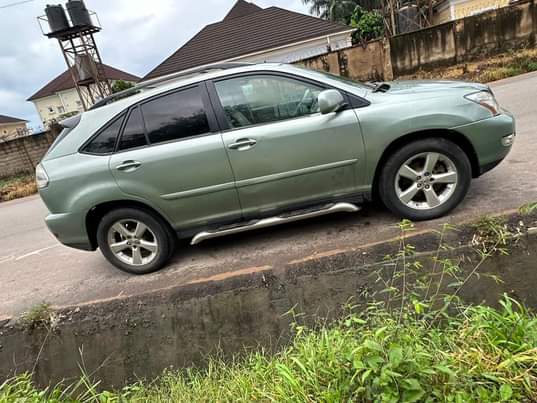 A picture of Extremely clean Unregistered 2005 lexus Rx330 with untampered Engine Gear