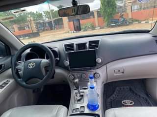A picture of Toyota highlander 010