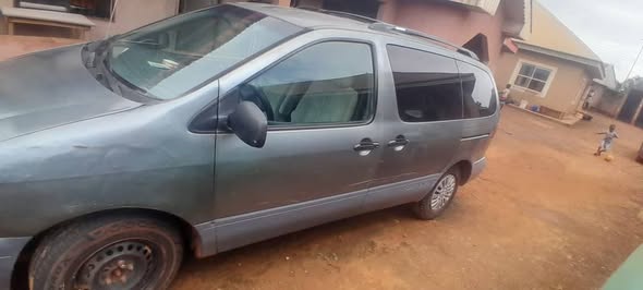 A picture of Toyota sienna
