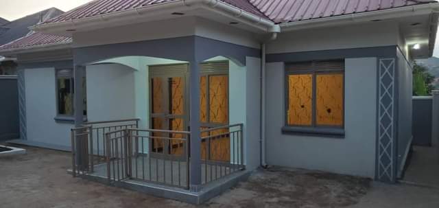 A picture of House with 3 bedrooms for sale in Kira 280M