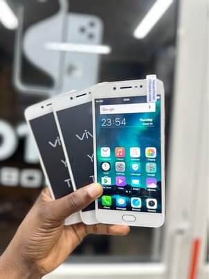 A picture of Vivo Y67 128gb ram6 Tsh 100 000 tu. Tunapatikana uhasibu