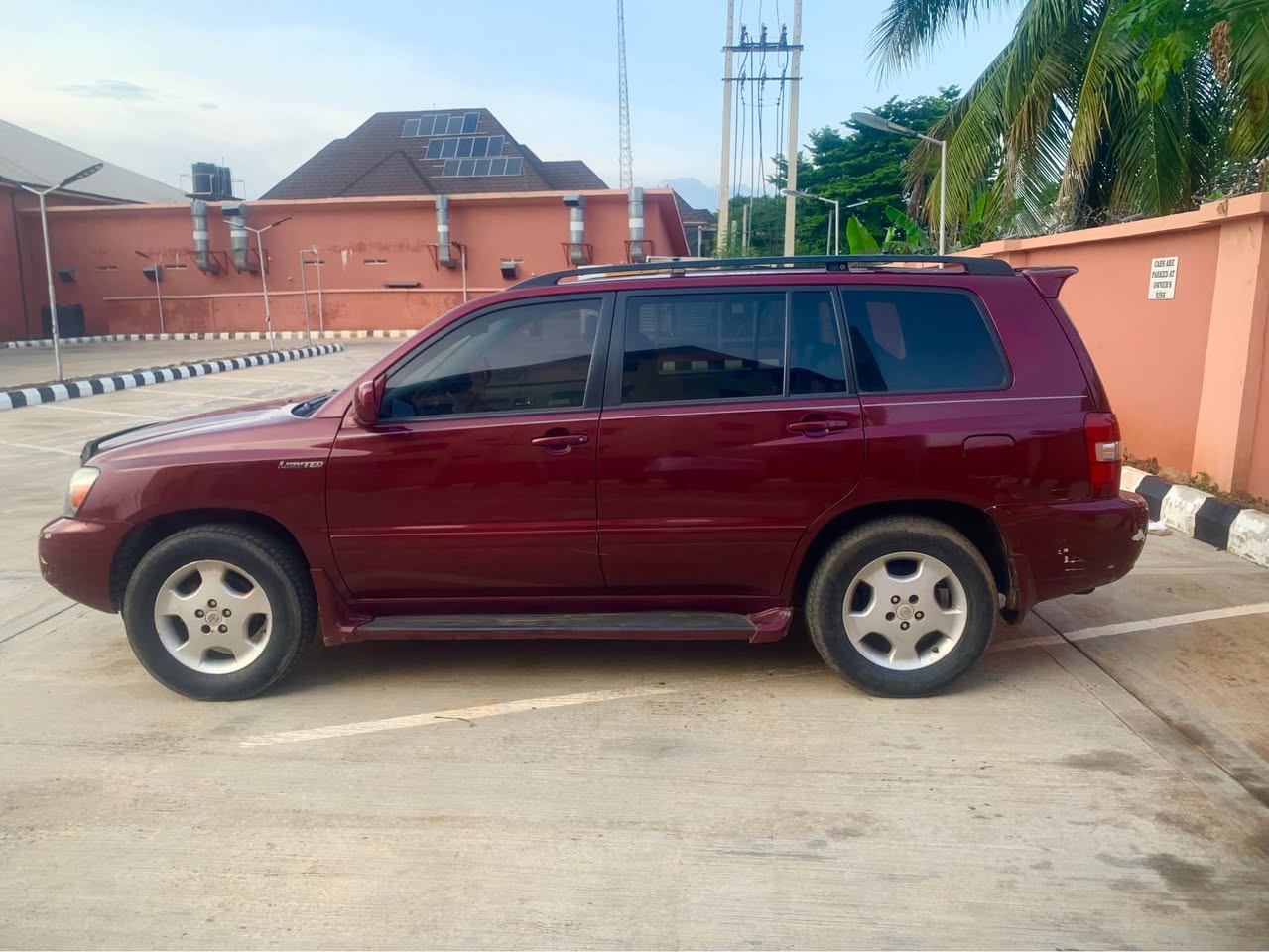 A picture of Clean Nigerian used Toyota Highlander 06 Limited Edition full option