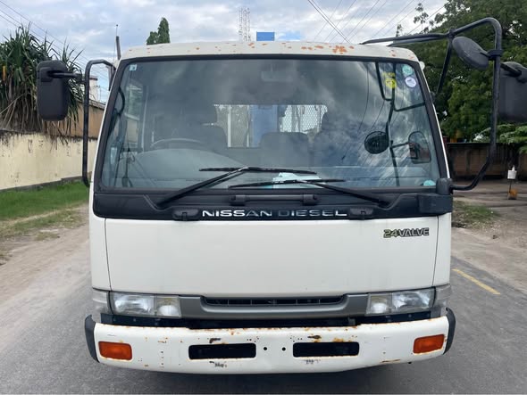 A picture of CRANE Nissan Diesel UD Crane capacity 3tons 24 valver engine