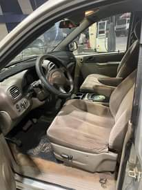A picture of Ford dolge caravan 2004