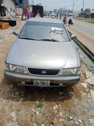 A picture of Nissan sunny 2004 model Painted on first body Engine 100