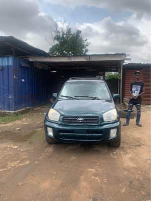 A picture of Neatly used Toyota RAV4 03 04