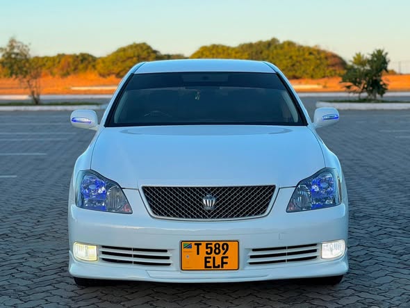 A picture of Bei mil 18 8 TOYOTA CROWN Athlete YEAR 2005 Cc