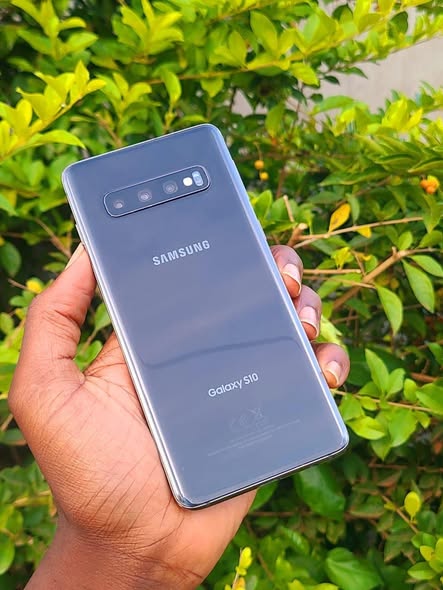 A picture of Sumsung galaxy s10