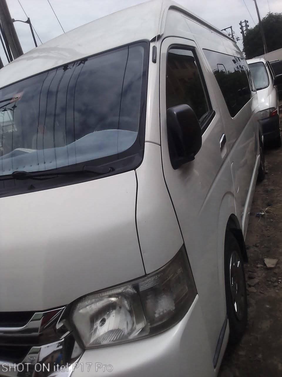 A picture of Toyota Hiace bus hummer 3 direct Tokumbo. Manual gear 2016