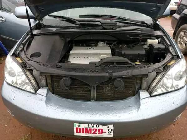 A picture of Over highest grade Lexus RX 330 Everything is intact and