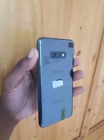 A picture of Samsung galaxy s10e