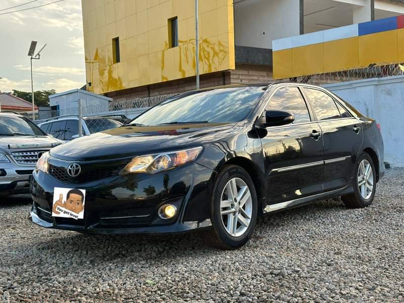 A picture of Belgium standard 2013 Toyota Camry Sport edition Back AC vent