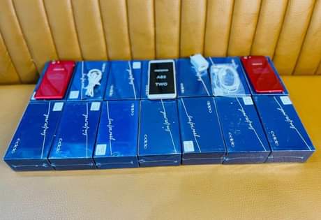 A picture of OFA OFA OFA 2024 Oppo A83 mpya full box Gb128