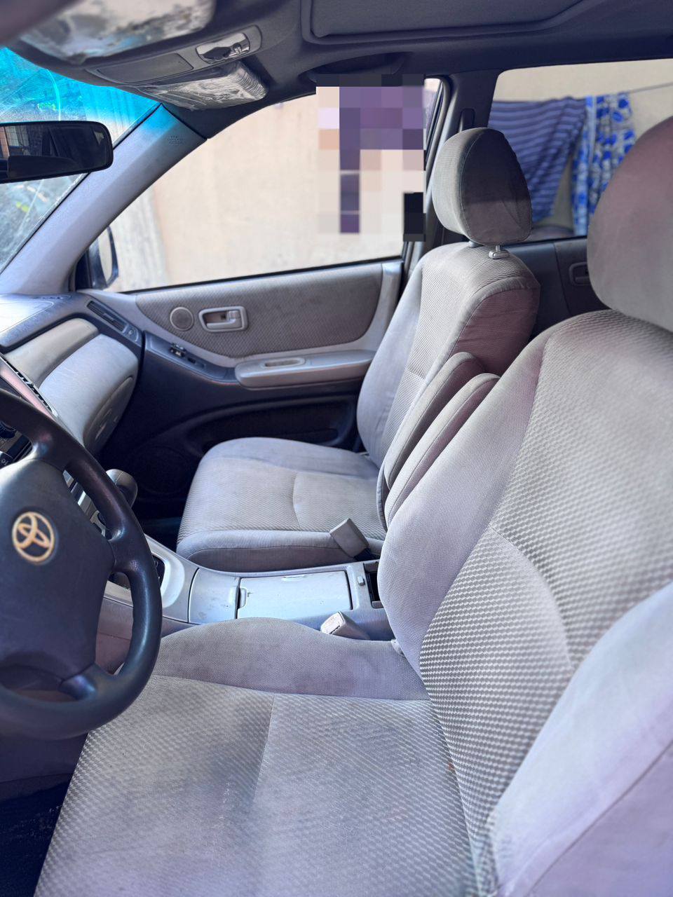 A picture of Toyota Highlander buy and drive
