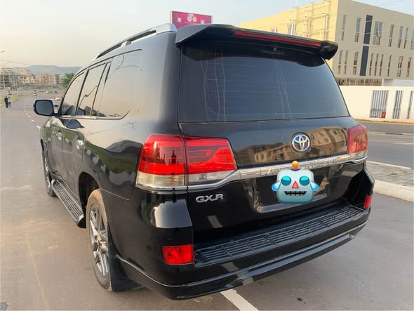 A picture of 2010 upgraded to 2018 Landcruiser neatly used 27m 08142427653