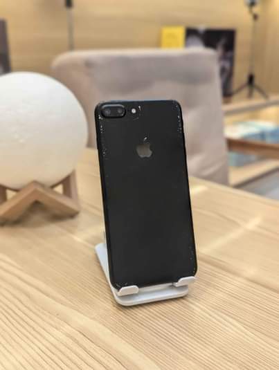 A picture of Iphone 7 plus gb128