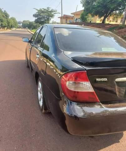 A picture of 2004 Toyota 2004 Sedan