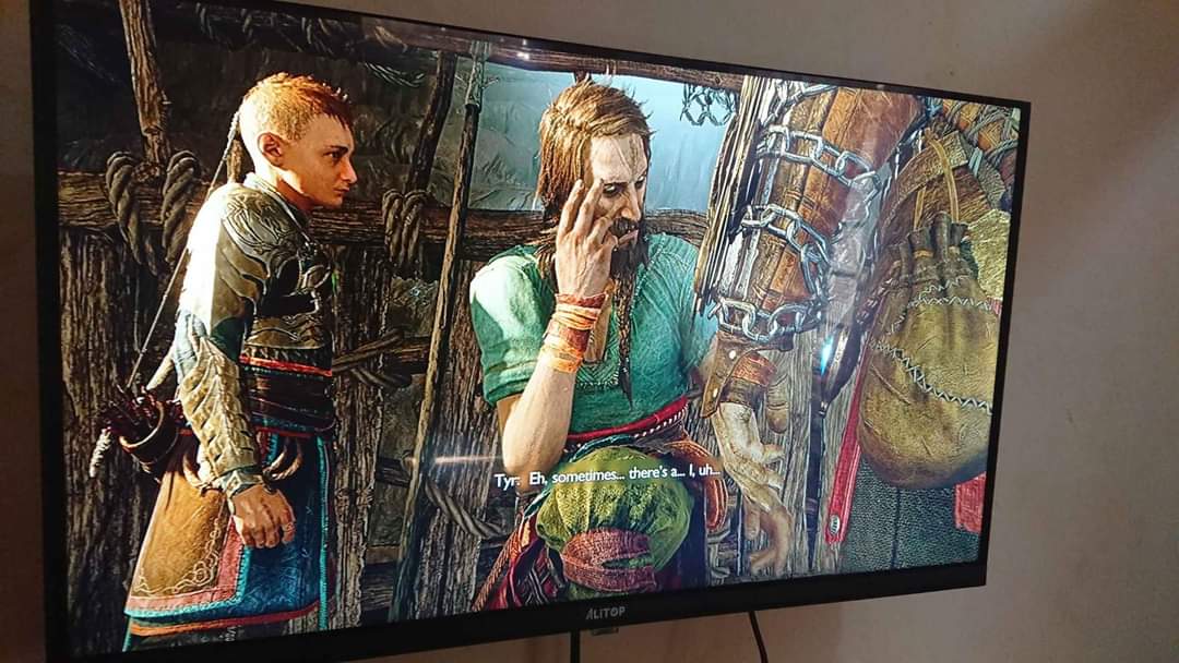A picture of PS4 SLIM CLEAN AS A NEW 5 GAMES 2CONTROLLES AND