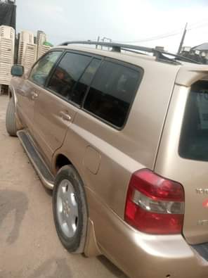 A picture of Toyota Highlander 06 baked once everything is working perfect buy