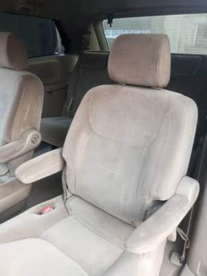 A picture of Toyota Sienna 2005 06 Interior neatly use only Exterior need