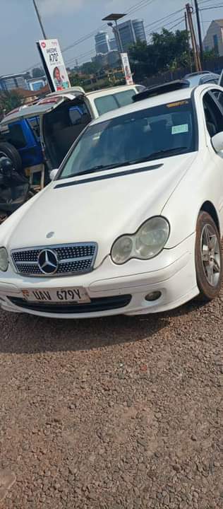 A picture of Mercedes benz c200