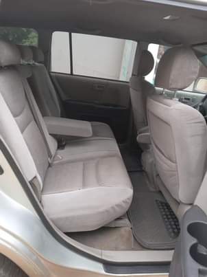 A picture of 2003 highlander 3 2