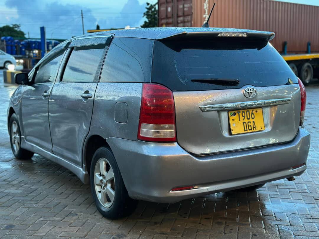 A picture of Toyota wish