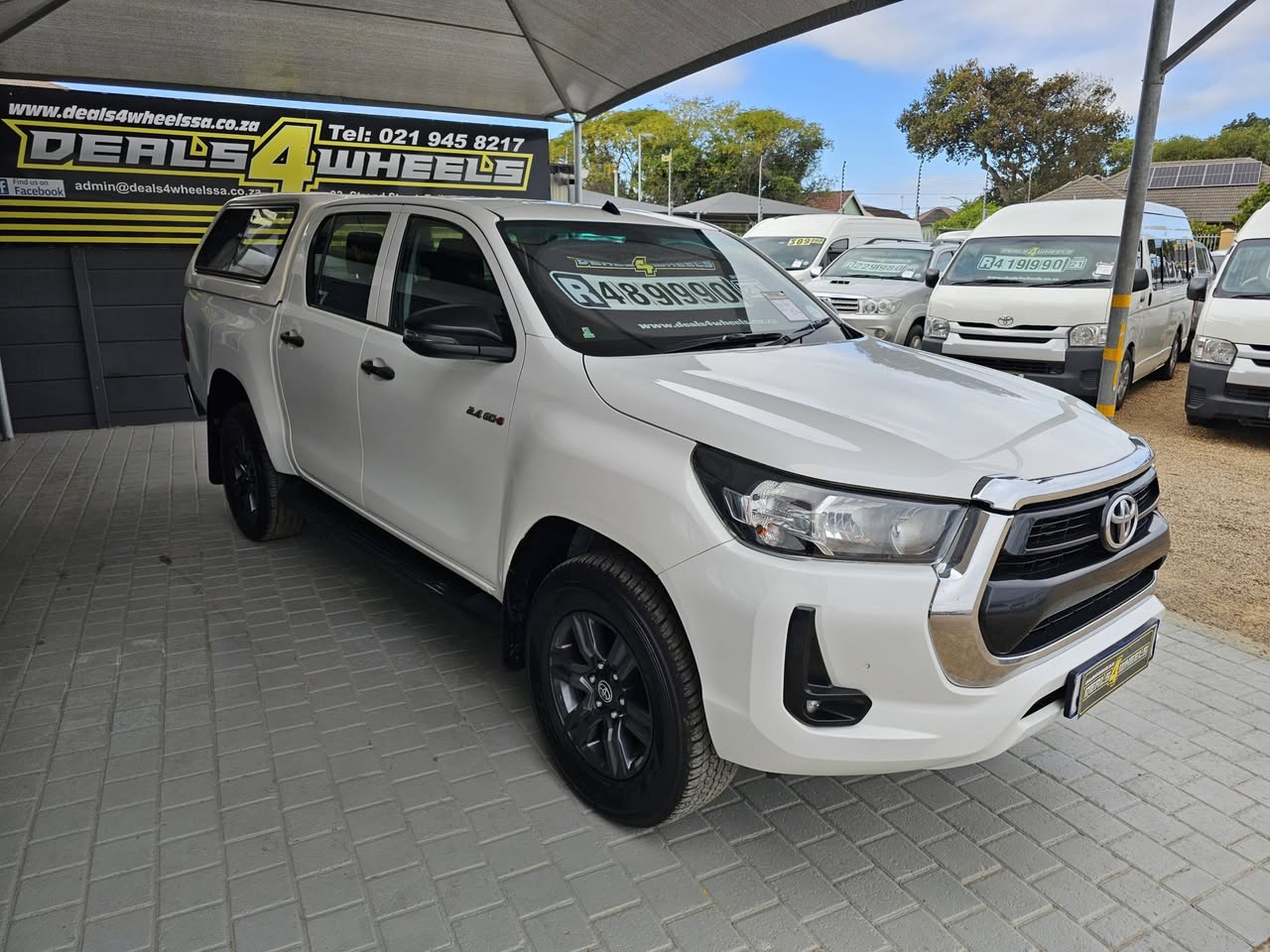 toyota hilux raider