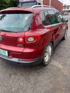 A picture of House please I need more information about this attached car