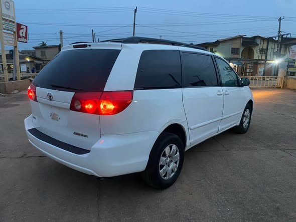 A picture of Used But Not Register 2022 On Custom Toyota Sienna 2007