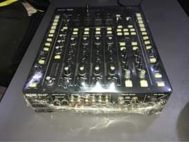 A picture of Rane sixty eight en sixty one
