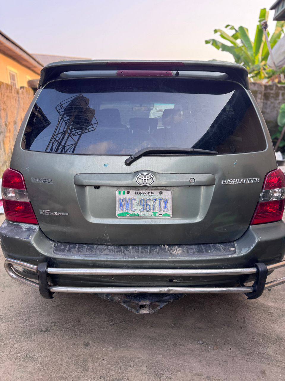 A picture of Toyota Highlander buy and drive