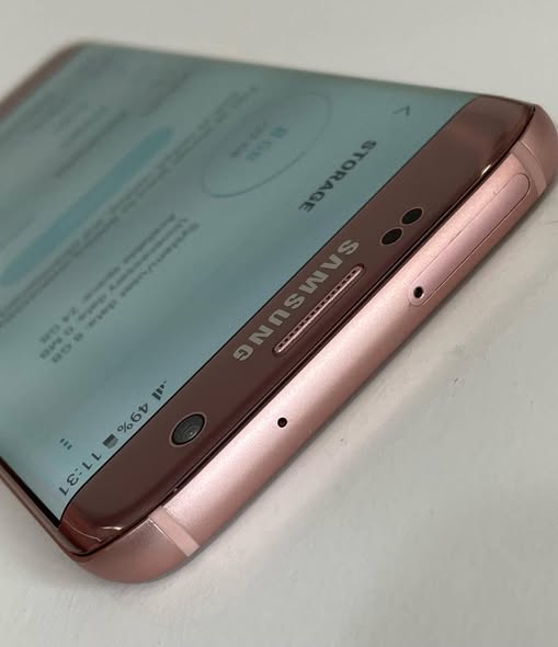 A picture of Samsung galaxy s7 edge