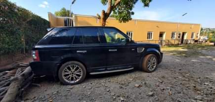 A picture of Range Rover for sell