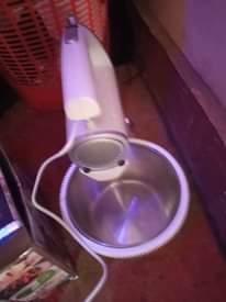 A picture of Hand mixer
