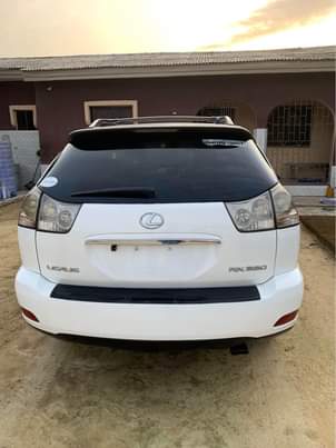 A picture of Lexus RX330